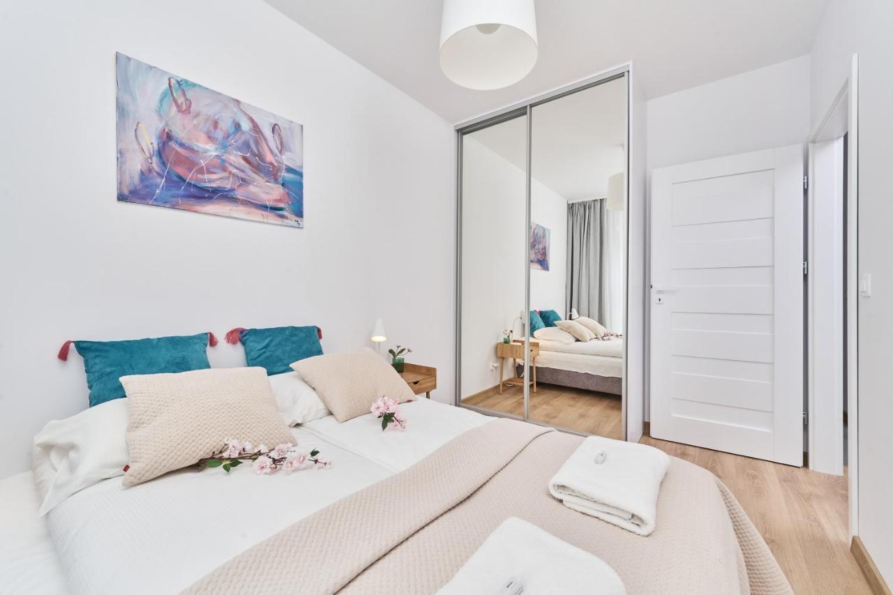 Apartment Wichrowa With Free Garage Wroclaw By Noclegi Renters Exterior photo