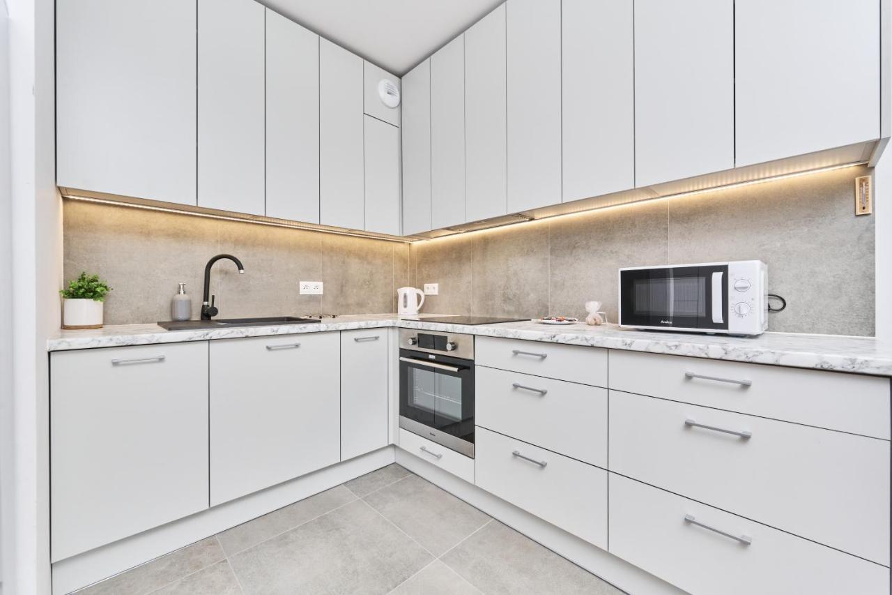 Apartment Wichrowa With Free Garage Wroclaw By Noclegi Renters Exterior photo