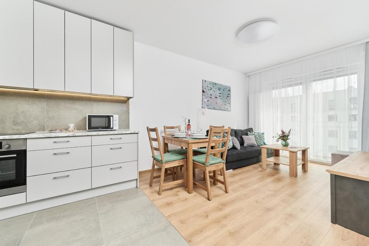 Apartment Wichrowa With Free Garage Wroclaw By Noclegi Renters Exterior photo